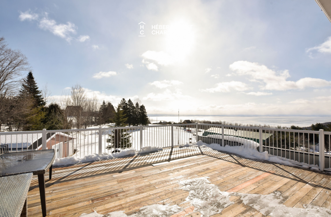 MAR-17 - Terrasse sur le toit avec vue sur le fleuve.